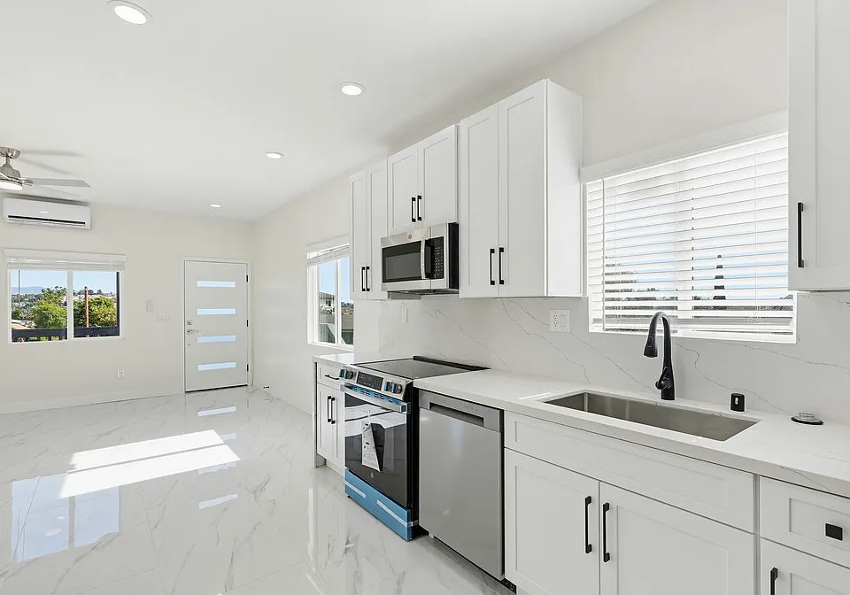 3332 Altadena Ave