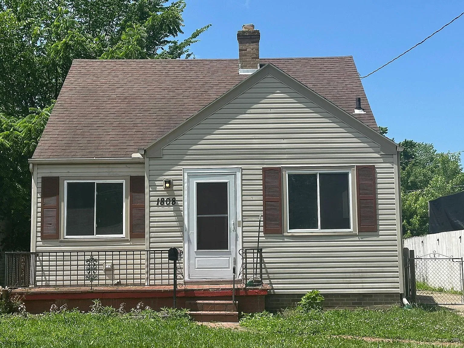 3 bed, 1216 sqft, $1,475 — Photo 1