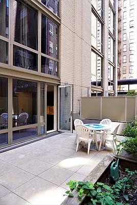 Rented by Renetta Real Estate | media 18