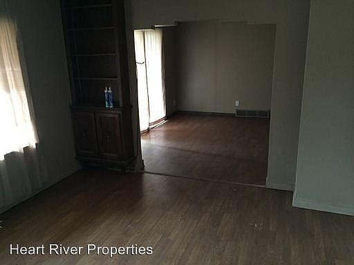 2nd image of 694 20th Ave E