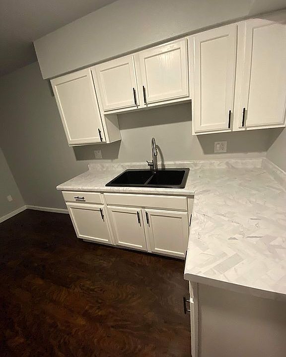 1st image of 301 Jewel Dr Unit 4