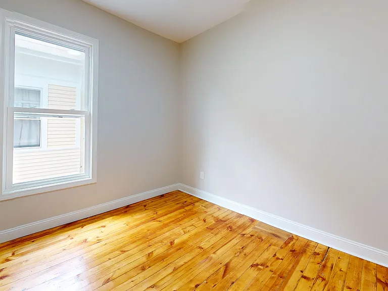 544 Whitney Ave — Photo 5