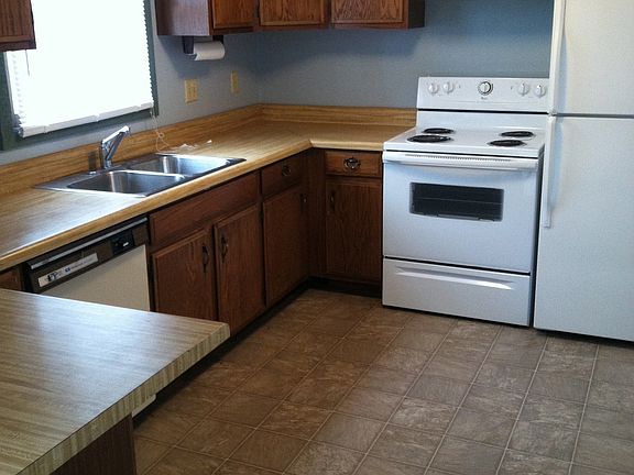 Bright kitchen with separate eat in area