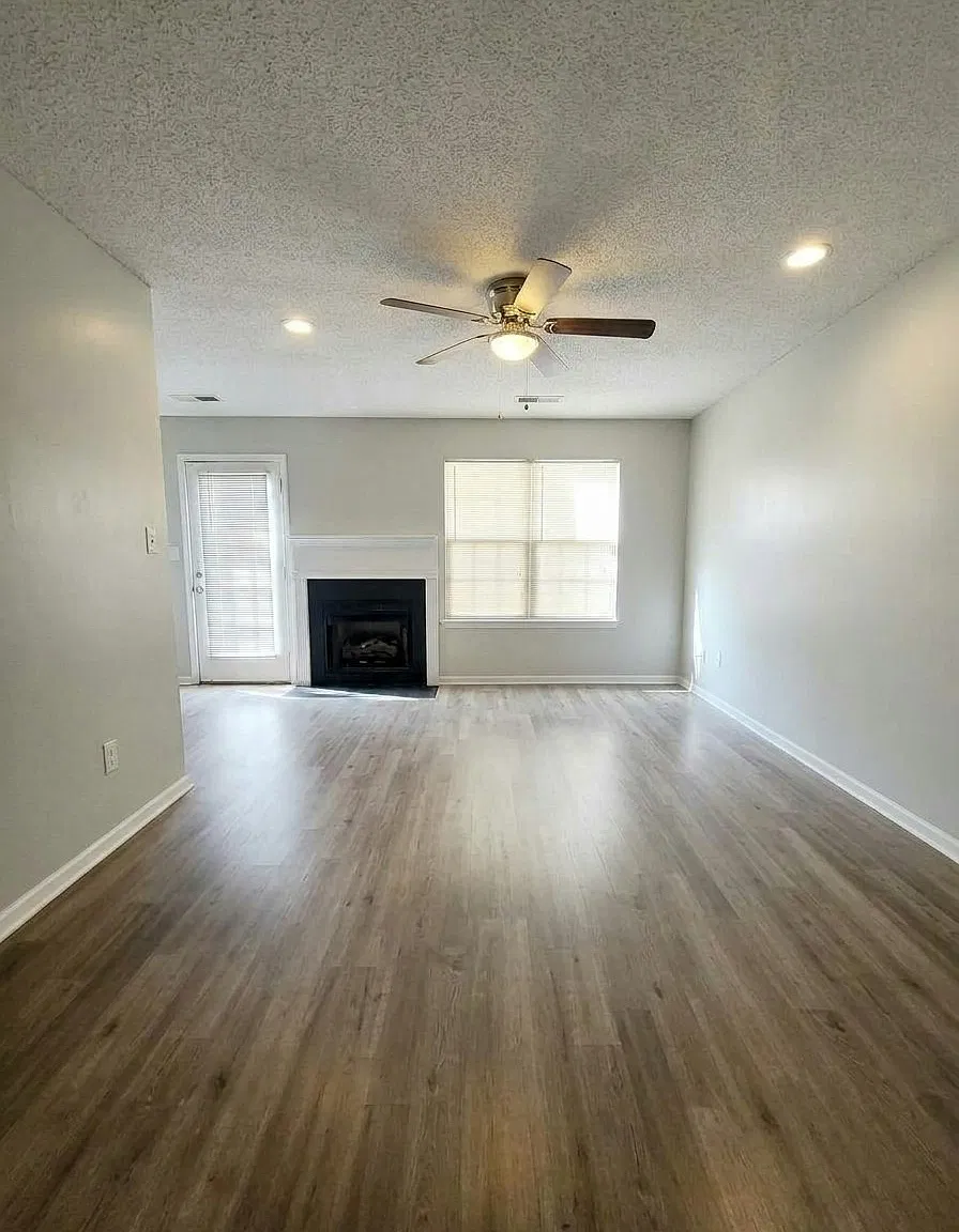 6953 Gallant Circle Southeast — Photo 2