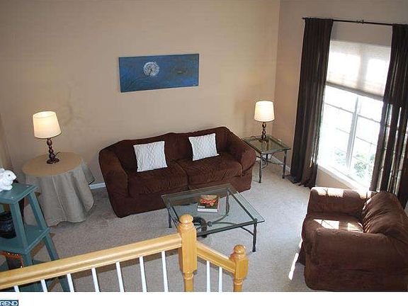 5th image of 150 Lakeside Dr