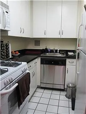 Rented by R New York | media 32