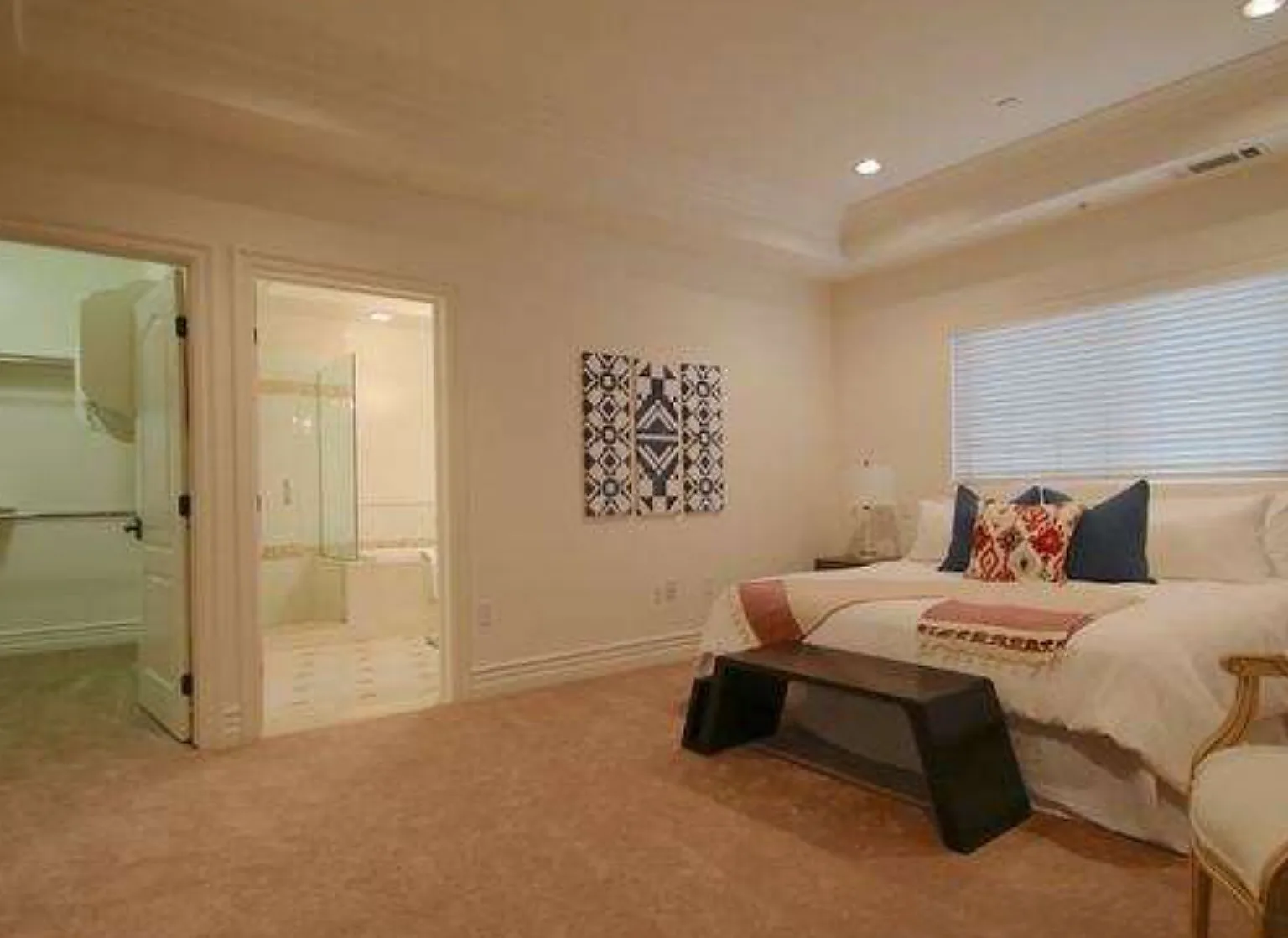 3 bed, 2.5 bath, 1620 sqft, $4,680 — Photo 2