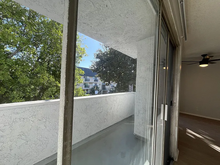 245 South Serrano Ave — Photo 88