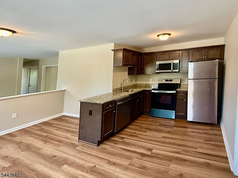 175 E Main St — Photo 2
