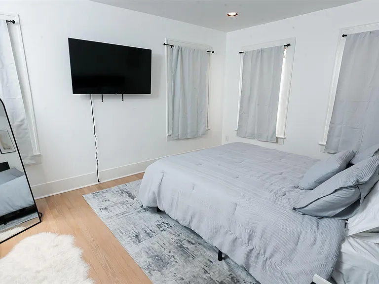 1629 Bonnie Brae St — Photo 10