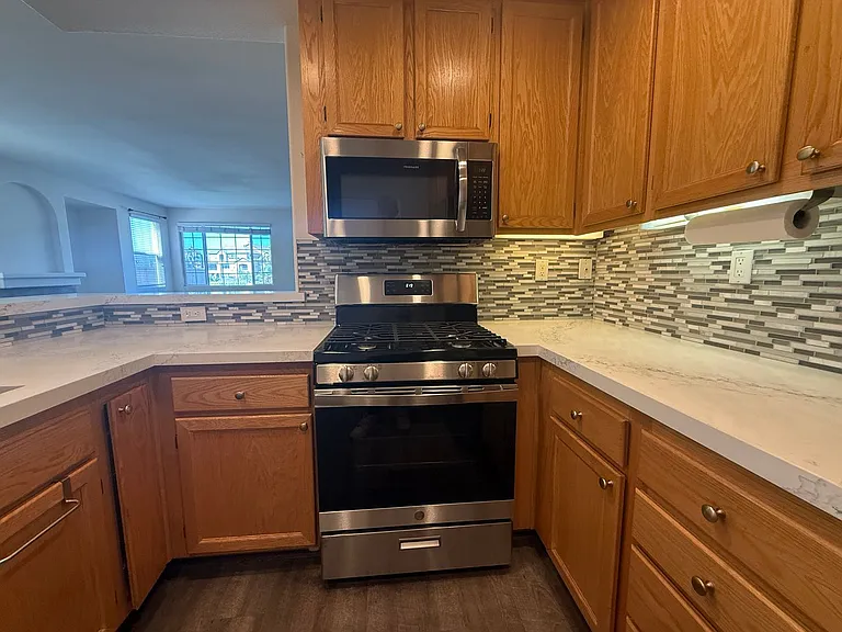 1357 Burgundy Dr — Photo 6