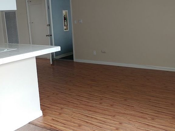 5th image of 734 W 214th St APT 16