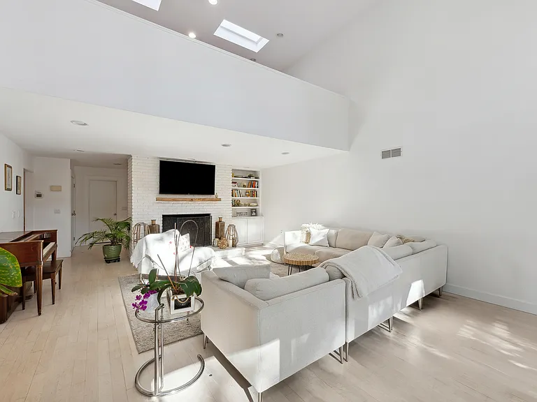 6 Woodland Way — Photo 8