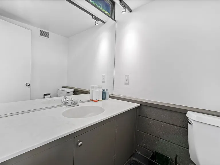 7987 Woodrow Wilson Dr — Photo 24
