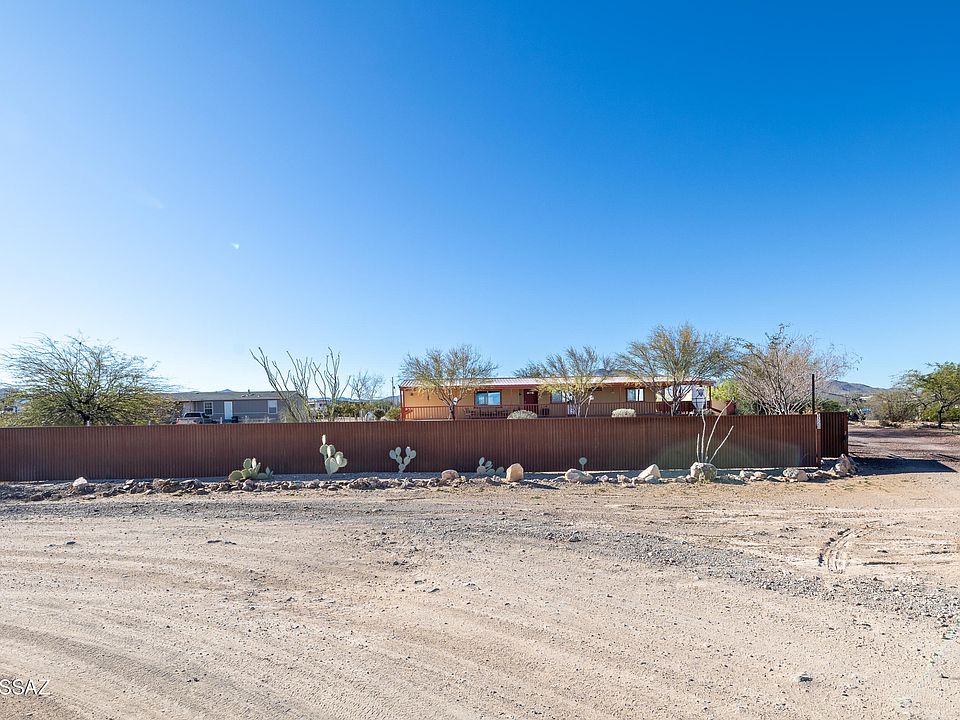 1st image of 3520 E Andrada Rd