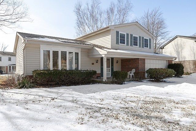 1st image of 909 N Fairway Ct