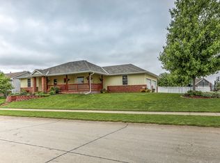 21526 Amber Cir, Gretna, NE 68028