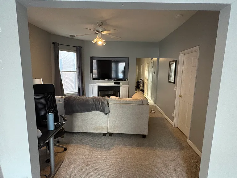 1651 W Irving Park Rd — Photo 2