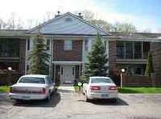 8629 Mathias Dr APT 51, Grosse Ile, MI 48138