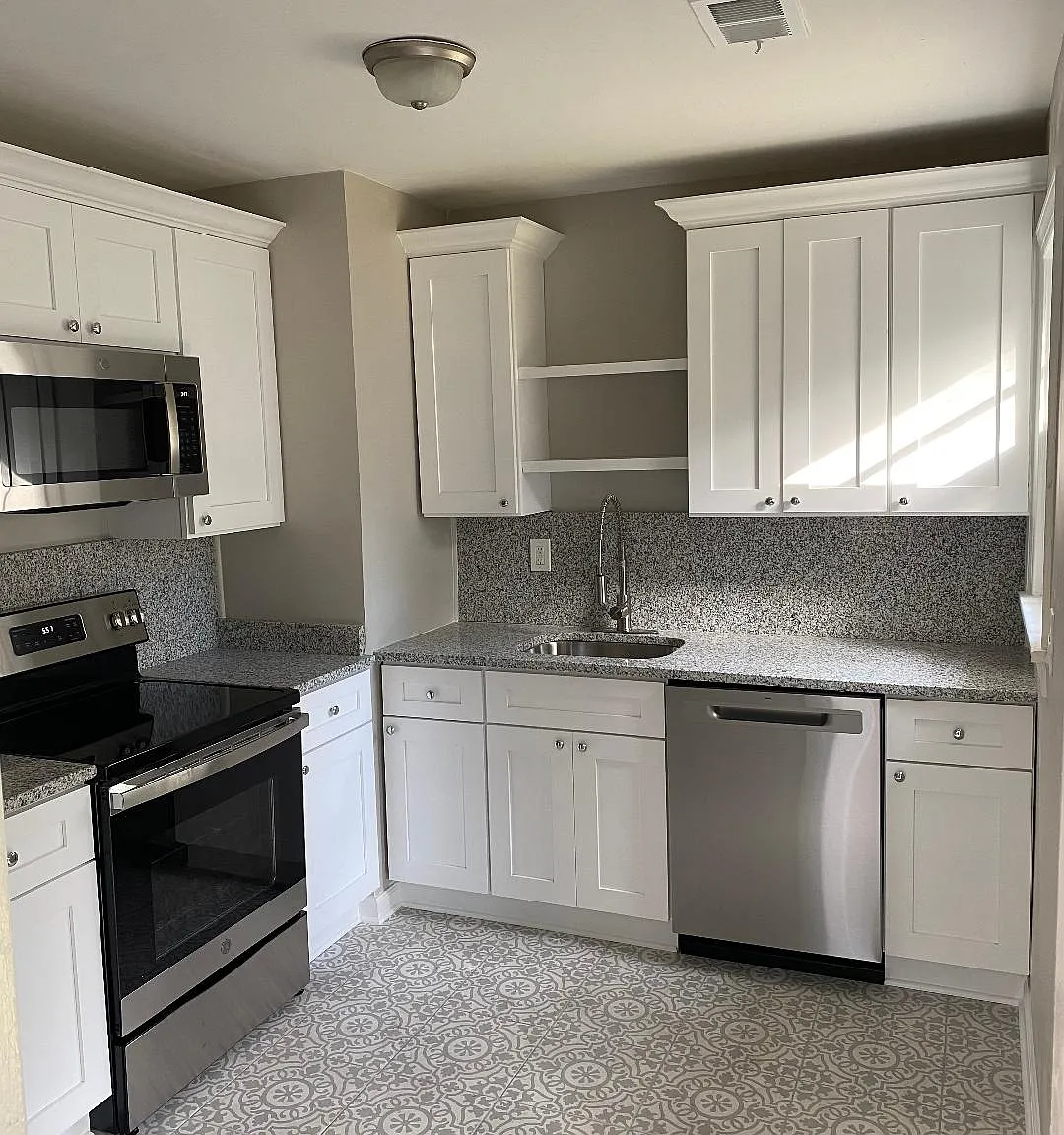 3 bed, 1200 sqft, $2,049 — Photo 1
