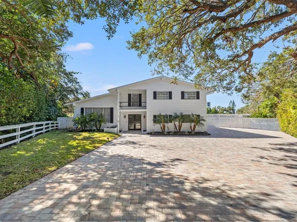 1 Gallinule Pl, Belleair, FL 33756