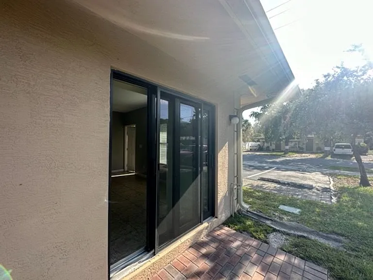 1035 NE 10th Ave — Photo 26