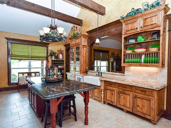 4th image of 240 Lantana Dr