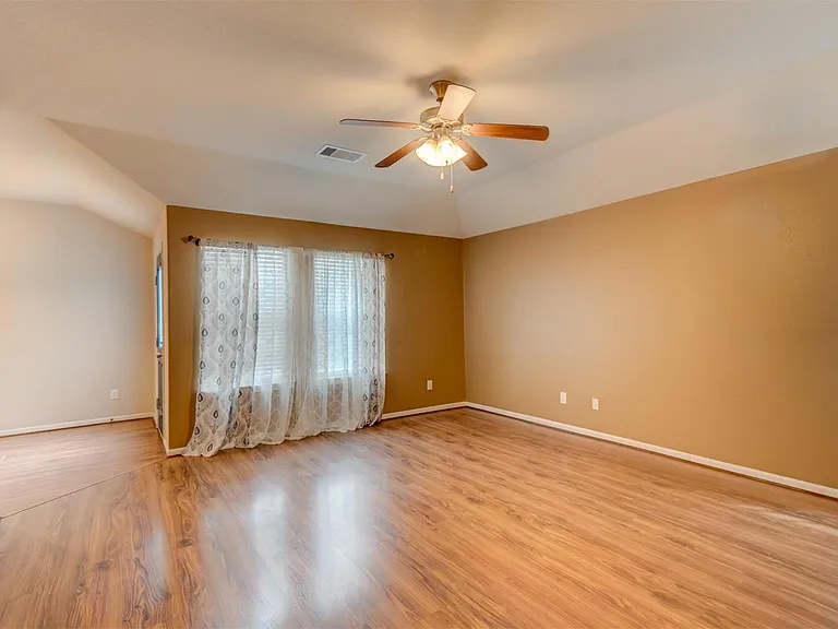 2831 Lockeridge Bend Dr — Photo 3