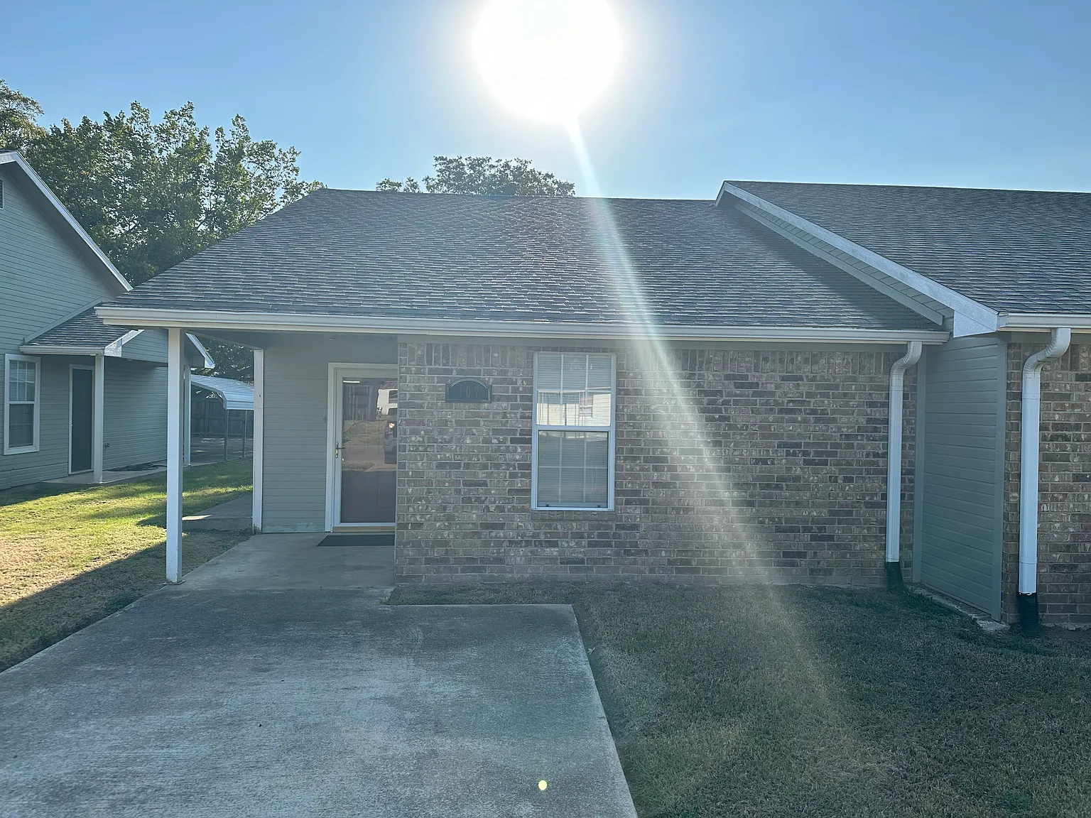 2 bed, 1016 sqft, $975 — Photo 2