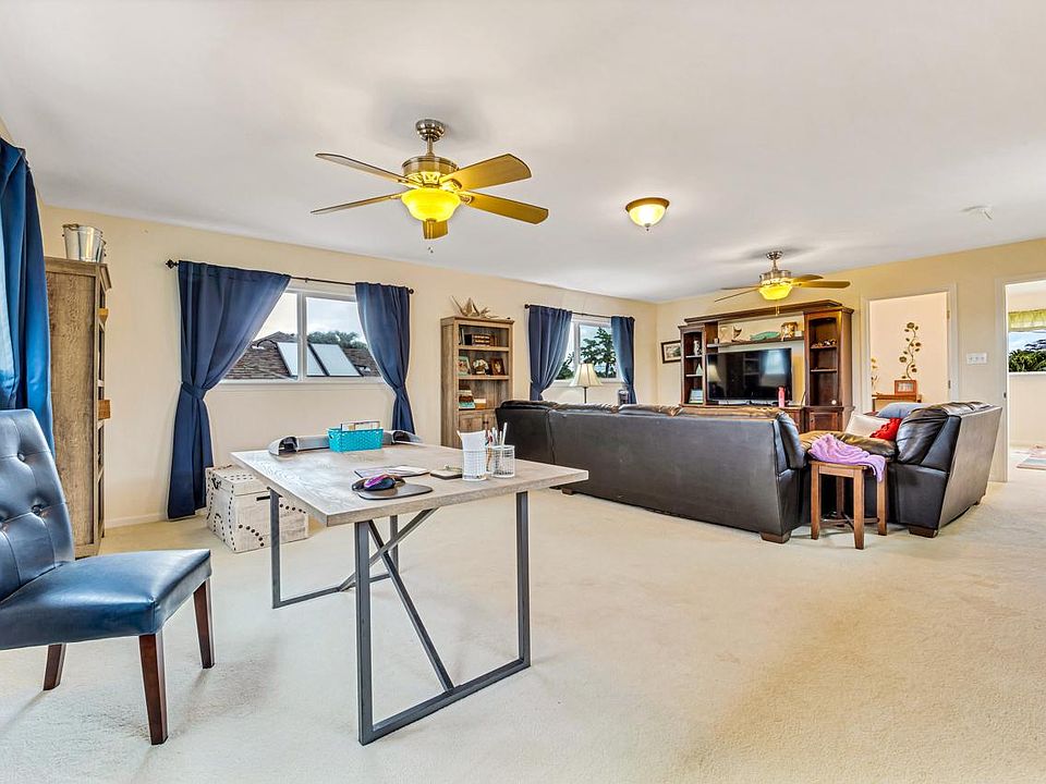 1st image of 142 Maluniu Ave