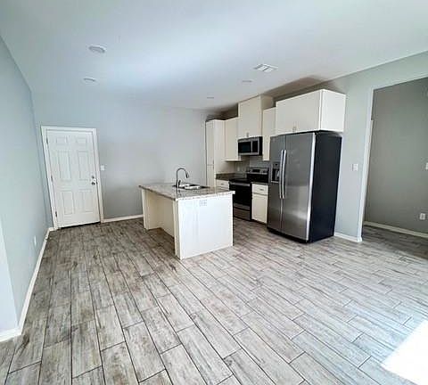 3rd image of 1304 W Heritage Dr #4