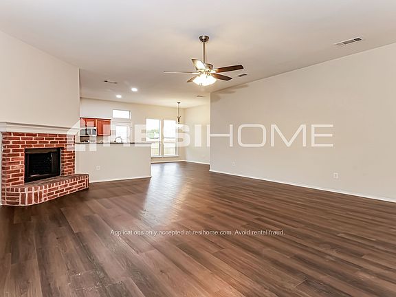4th image of 1009 Ronald Allen Ct