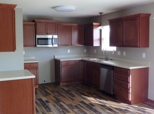 4304 SE Horseshoe Bend Dr, Topeka, KS 66609