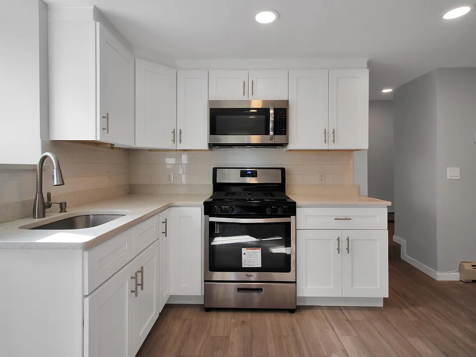 1911 Summit Ave #2