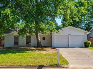 3008 Lynnwood Dr, Arlington, TX 76013