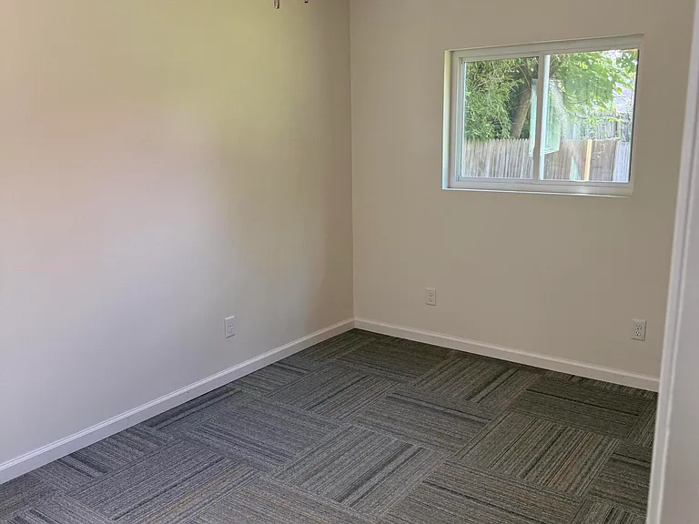 410 W Benton St — Photo 17