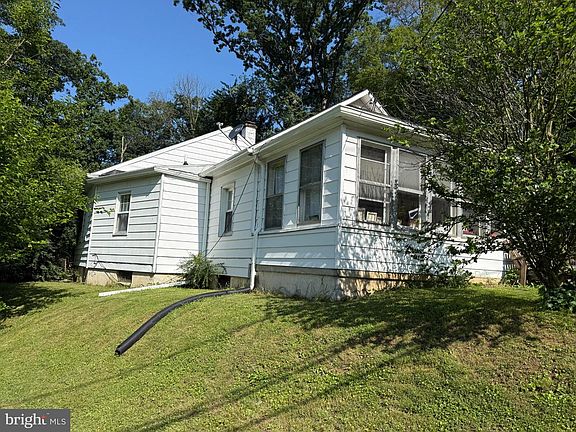 2nd image of 1045 Prospect Rd