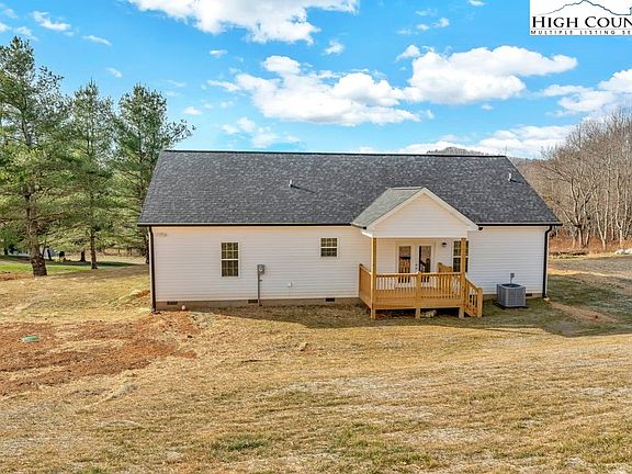 4th image of 308 Fieldstone Way