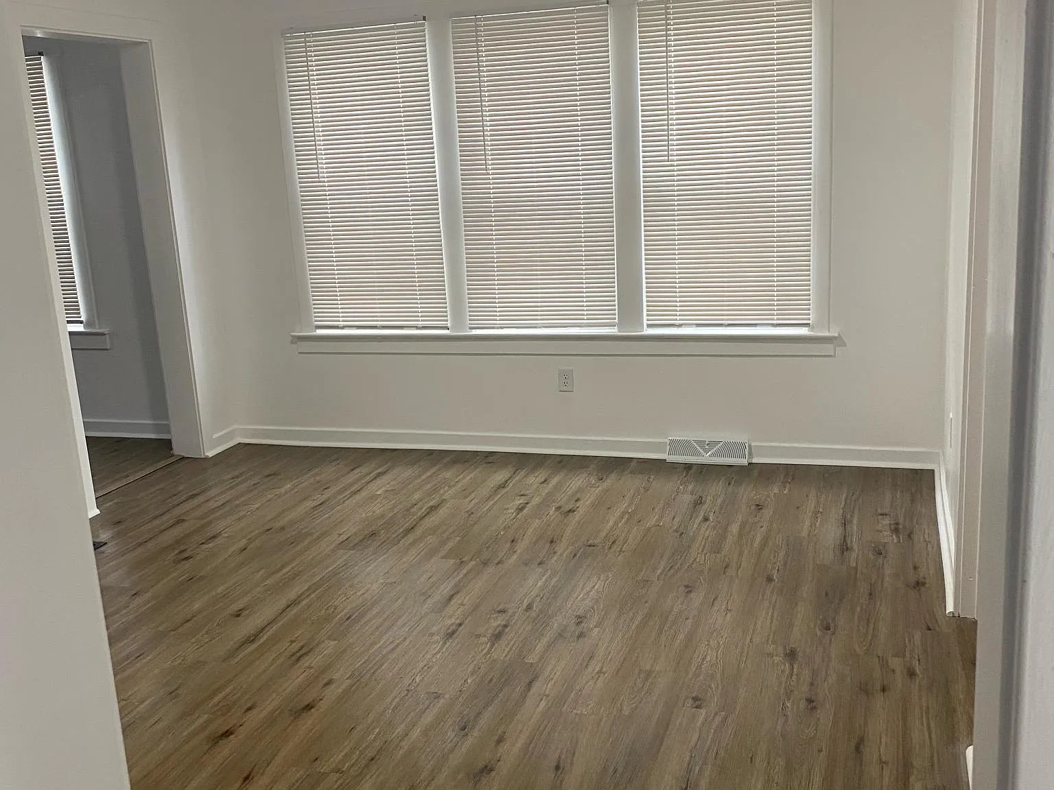 2 bed, 900 sqft, $1,300 — Photo 3