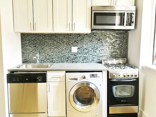 Rented by Bohemia Realty Group | media 18