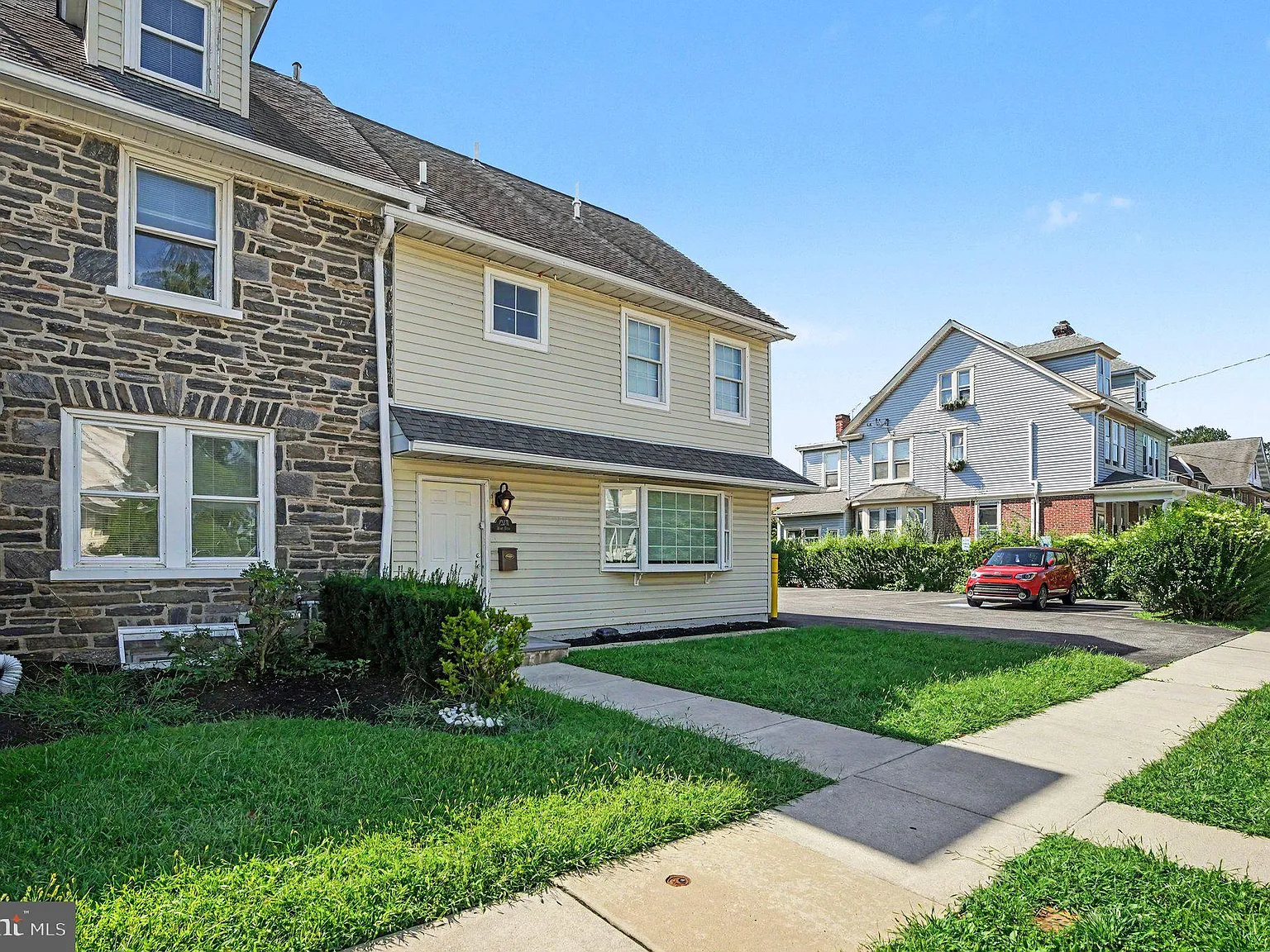 3 bed, 4.0 bath, 3600 sqft, $2,900 — Photo 3