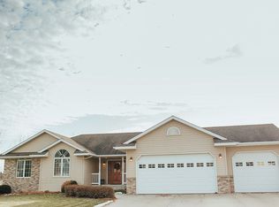 2405 24th Ct NE, Waseca, MN 56093