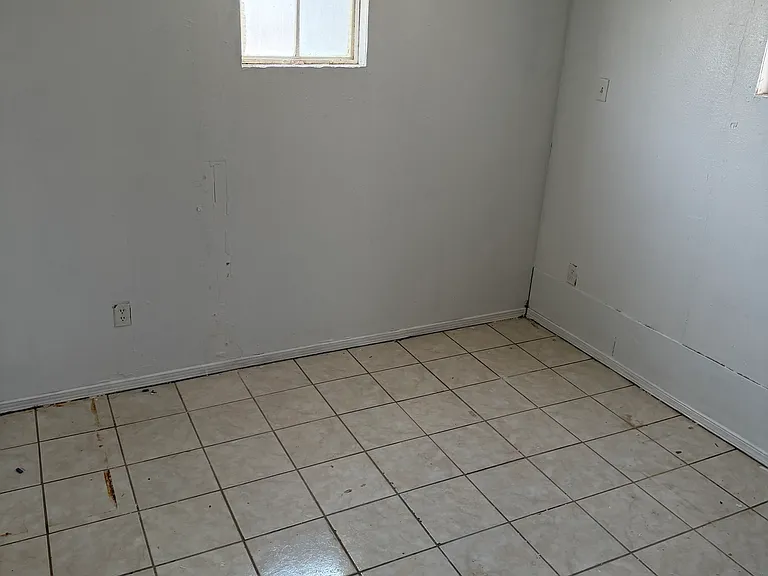 1102 Huckleberry St — Photo 7