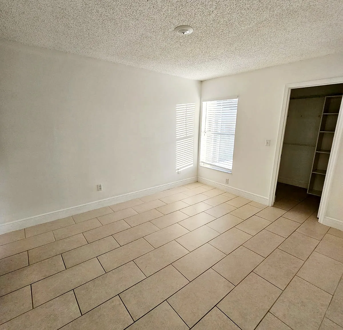 2 bed, 902 sqft, $1,750 — Photo 3