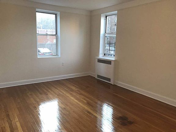 5th image of 7238 113th St APT 1H