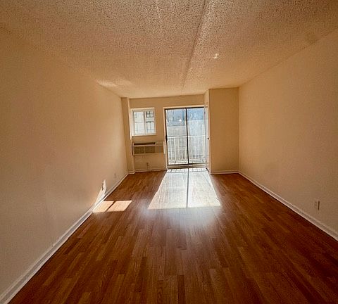 2nd image of 2955 Shell Rd APT 3J