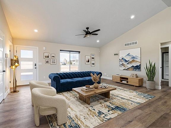 4th image of 1154 E Laramie Ave