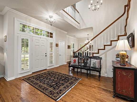 4th image of 3833 Montecito Dr