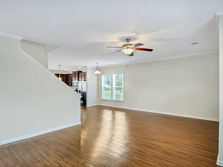 208 Ventura Pl — Photo 5