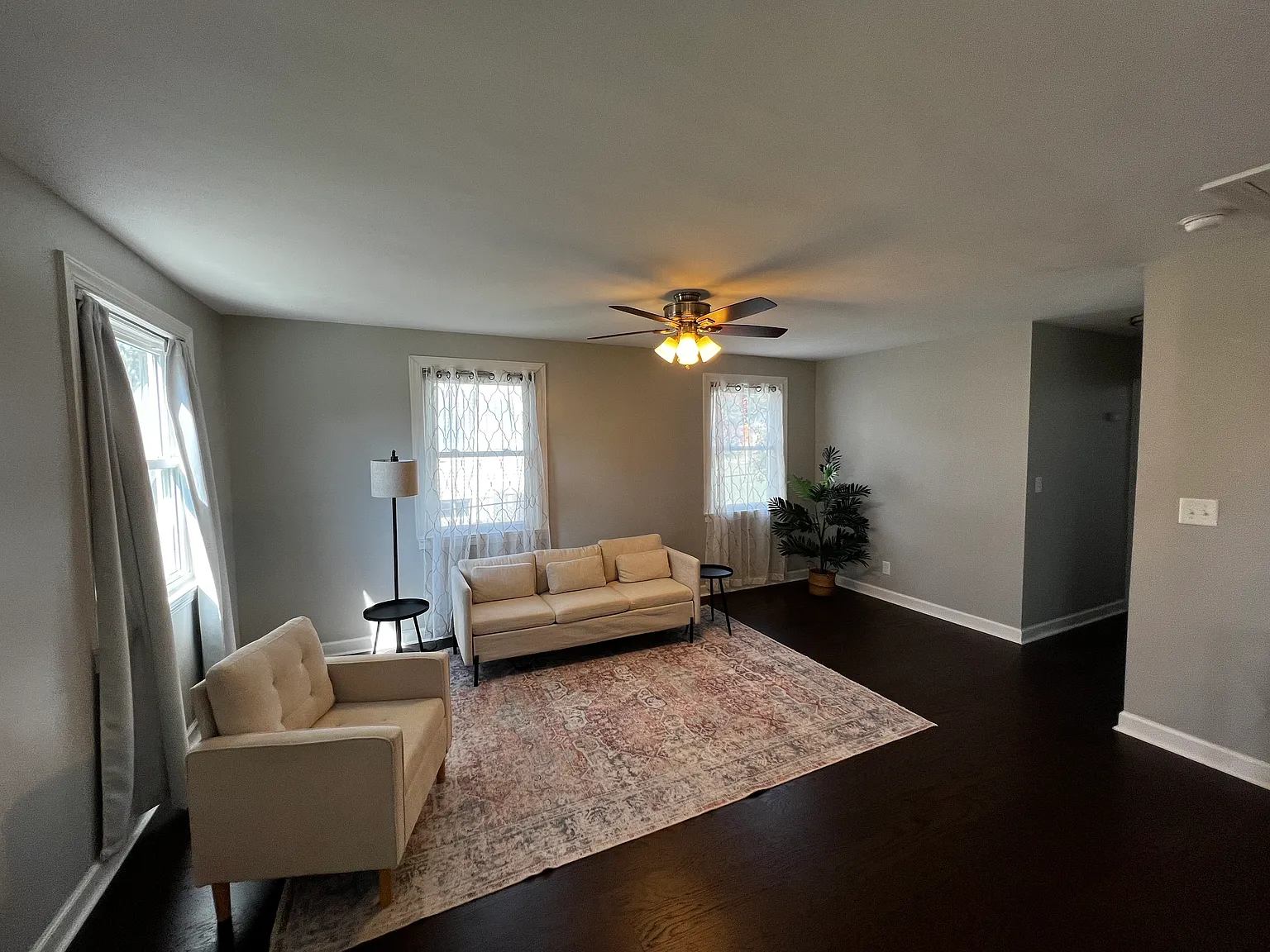 3 bed, 1320 sqft, $2,550 — Photo 2